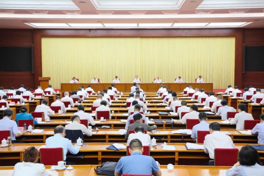 工信部: 加強光伏等行業(yè)治理，以標準提升倒逼落后產(chǎn)能退出